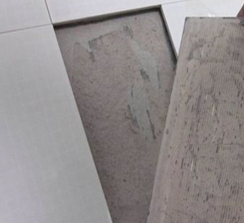 东辽瓷砖空鼓维修公司分享瓷砖铺贴时如果打浆（即涂抹在瓷砖背面和基层上的砂浆或瓷砖胶）过少，会带来以下问题